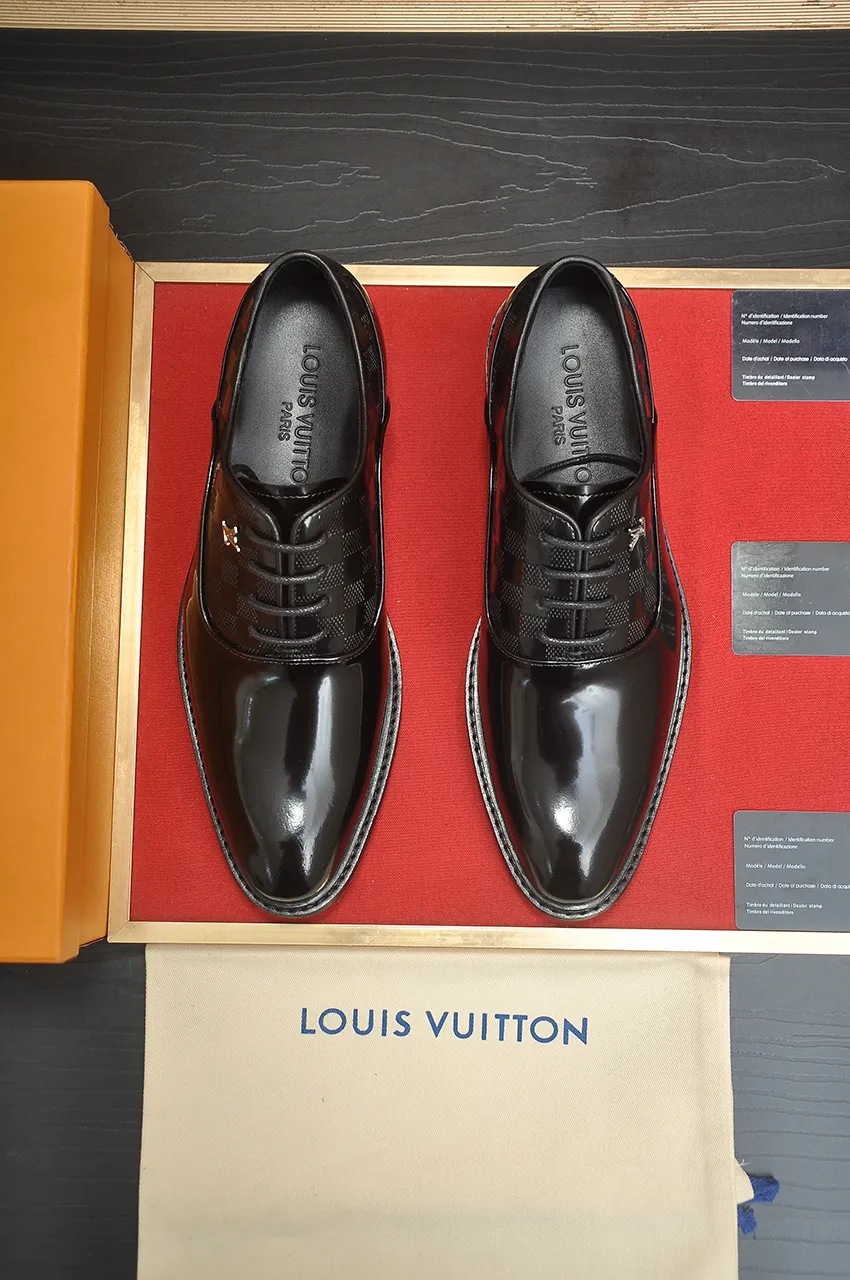 Men's men's shoes 💰460💶 [LV] (all high-end sheep lining) 🍀LV's latest genuine leather business suit shoes are launched simultaneously on the official website. The first-layer cowhide imported from Italy is made of heavy gold, 💥official website 1:1 rubber outsole. Versatile to wear, high-end without losing class, and the color combination is extraordinary. This four-season style is alluring when worn on your feet, showing off your big-name flair. Standard code 38-45 (45 customized)